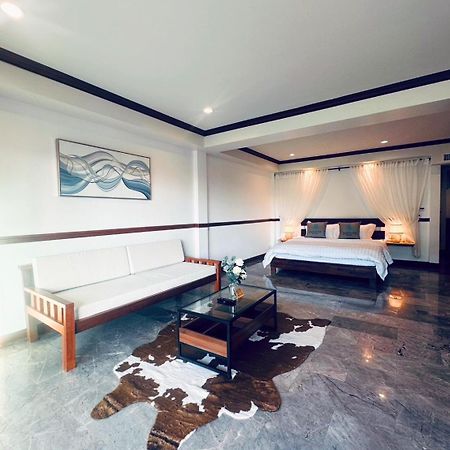 Ocean Pie Phuket - Adult Only Hotel Rawai Exterior photo
